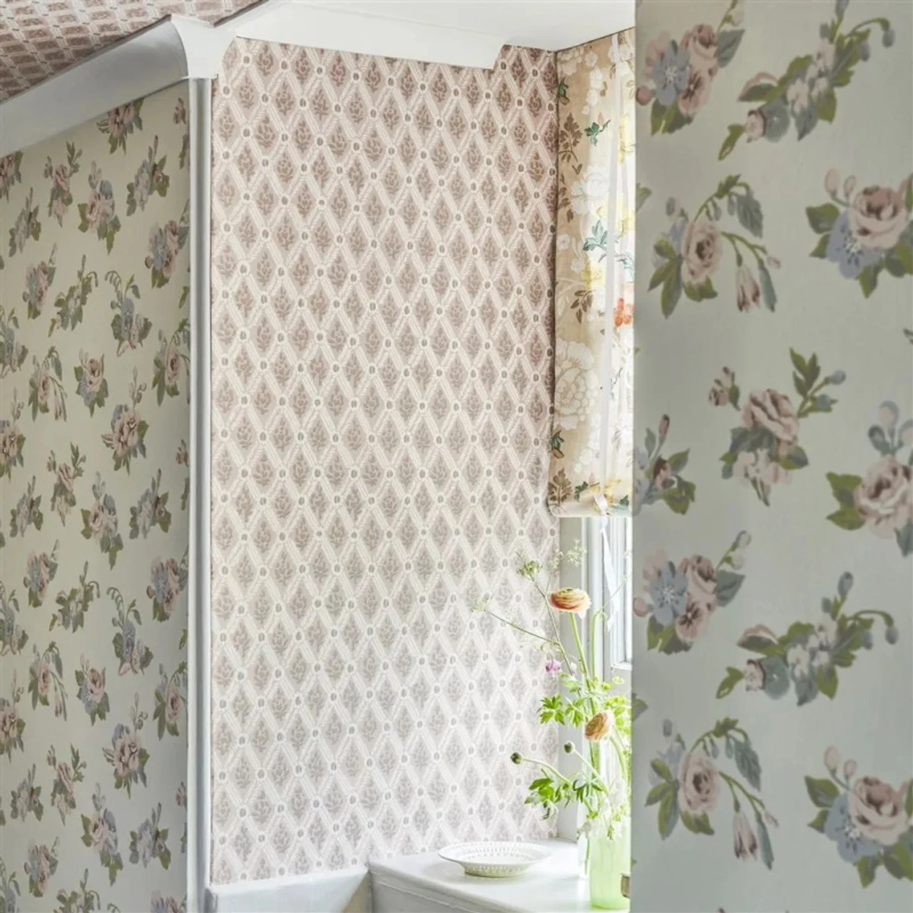 PEH0003/02 St John Street Trellis English Heritage Vintage Rose Wallpaper By Designers Guild 2 PEH0003/02 St John Street Trellis English Heritage Vintage Rose Wallpaper By Designers Guild - Image 2